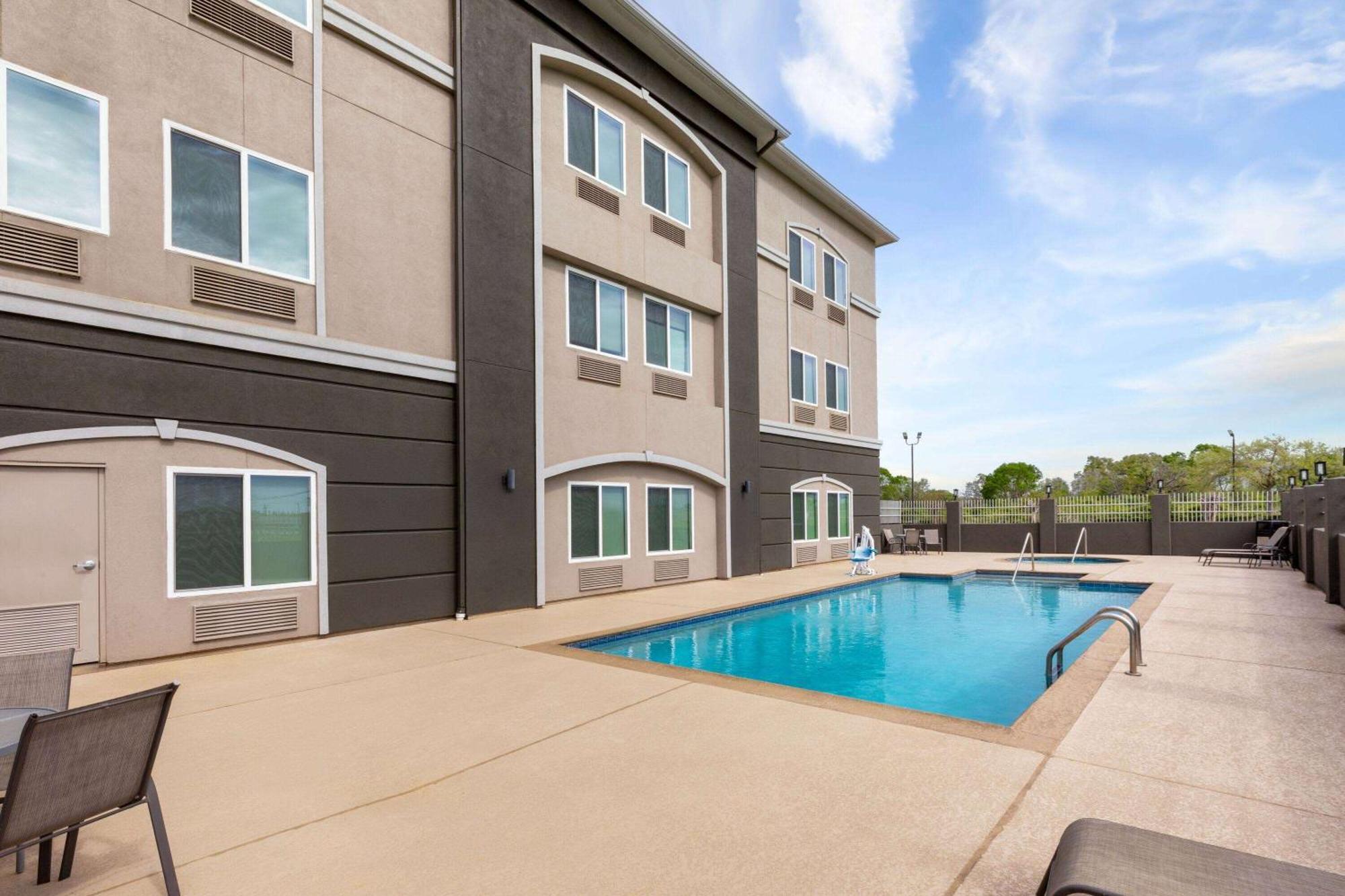 Hotel La Quinta By Wyndham Angleton Exterior foto
